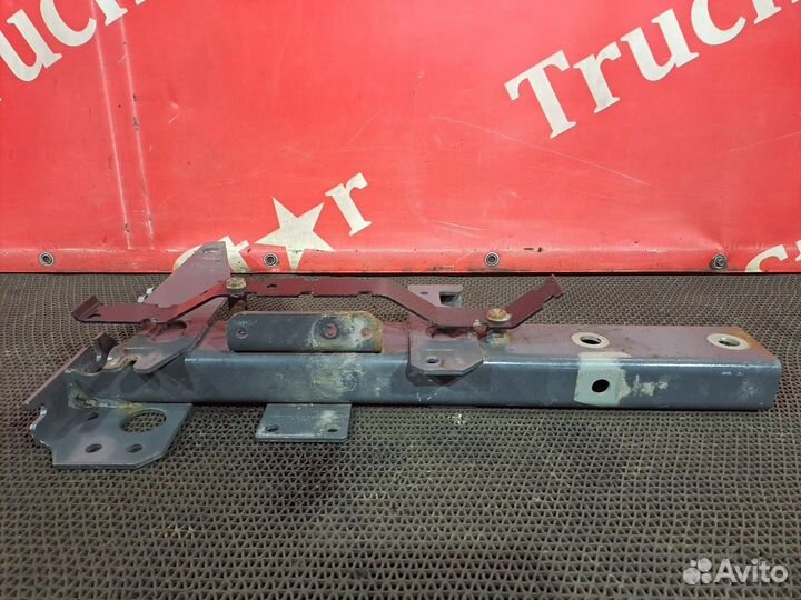 Кронштейн переднего крыла задний левый Daf XF105