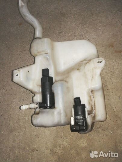 Бачок омывателя Volvo V50