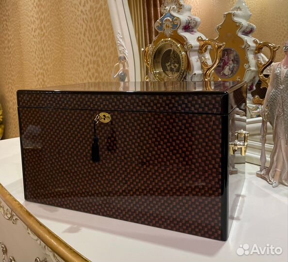 Сундук деревянный