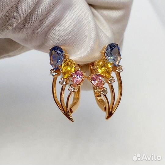 Золотые серьги с камнем