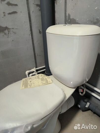 Унитаз с бачком новый