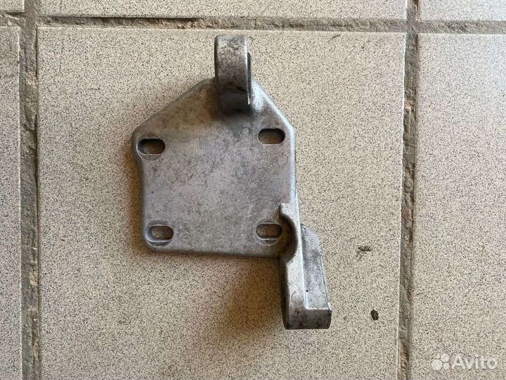 Кронштейн двс volvo xc90 2.9 t