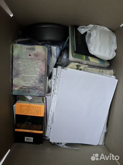 Коробка с разным барахлом