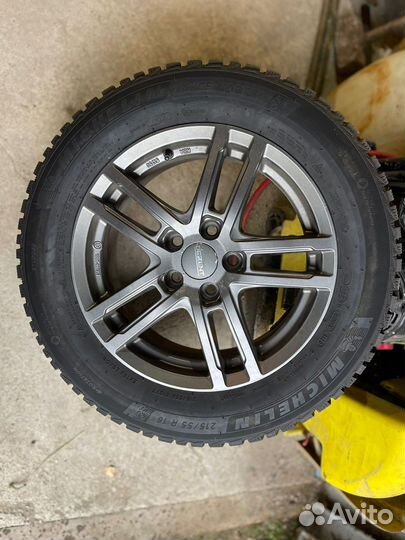 Michelin X-Ice North 4 215/55 R16