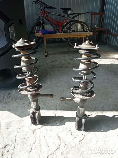 Передние стойки priora в сборе