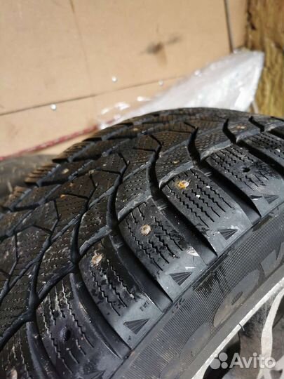 Tri Ace Snow White II 275/40 R22 107H