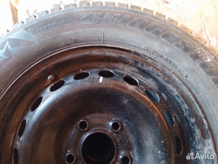 Зимняя резина r15 Bridgestone на штампованных диск