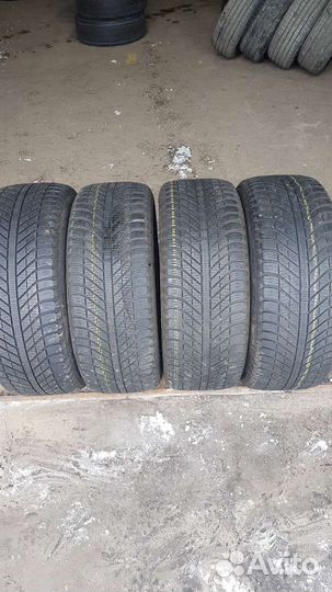 Goodyear Vector 4Seasons 235/55 R17