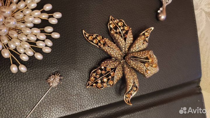 Женская брошь новая