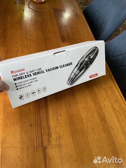 Ручной машинный пылесос на аккумуляторе