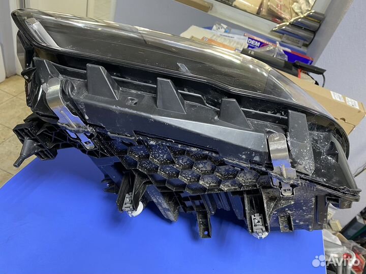 Фара левая BMW X5 G05 2018