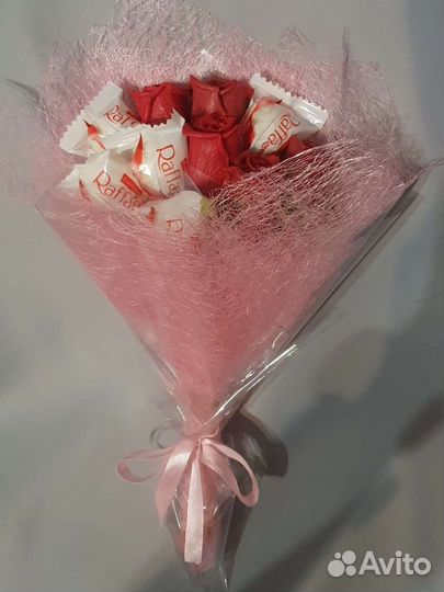 Букет из мыльных и пенных роз с конфетами