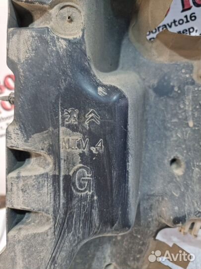 Направляющая воздуха правая Citroen C4 B7 С4