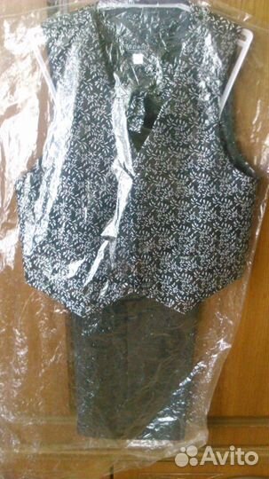 Продаю костюм