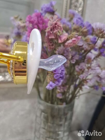 Соска пустышка со стразами +колпачек