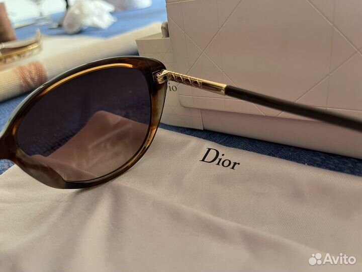 Солнцезащитные очки женские Dior