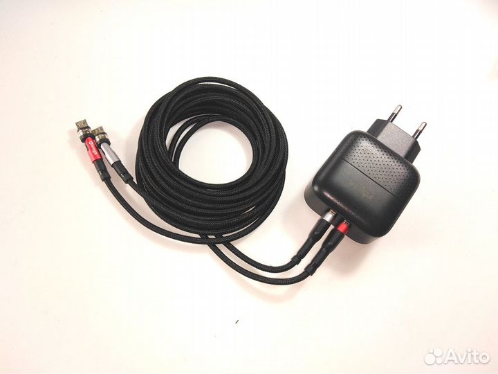 Зарядное устройство с магнитным соединителем