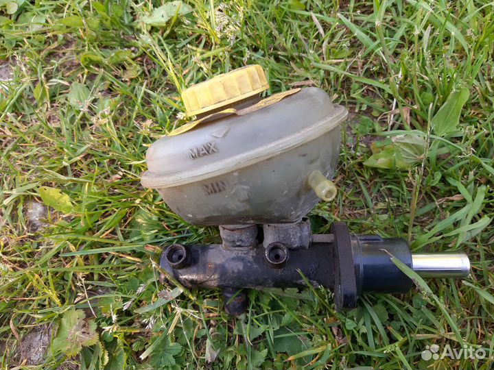 Главный тормозной цилиндр Audi 100 C4