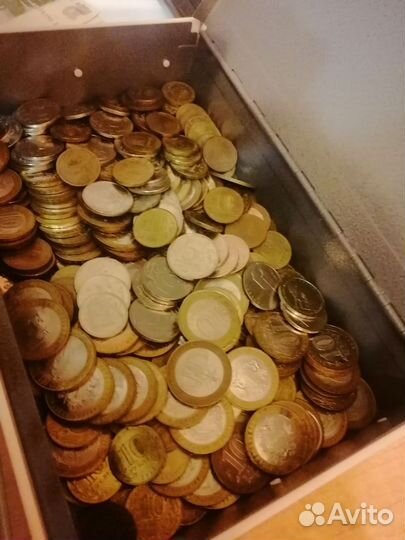 Монеты юбилейные 25,10,5,2,1