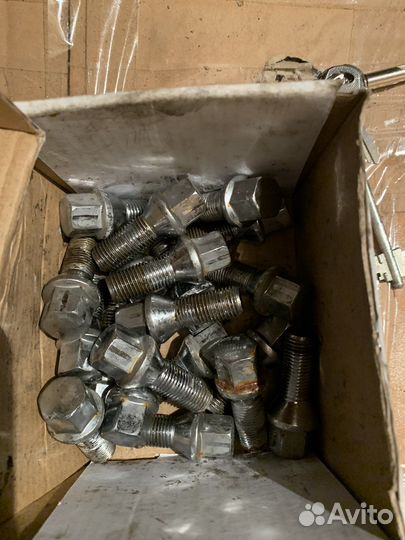 R17 Pirelli Ice Zero 215/65, PCD 5x112 DIA 57.1