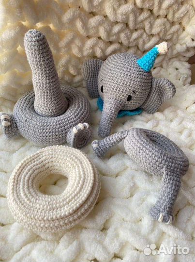 Вязаная пирамидка слоник