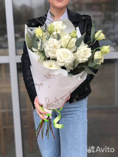 Букет из белого лизиантуса