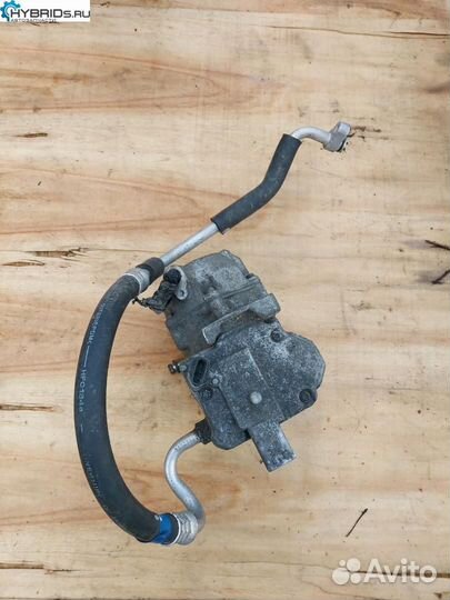 Компрессор кондиционера Toyota Prius 3 ZVW30