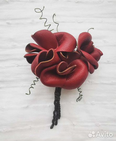 Брошь цветок из кожи