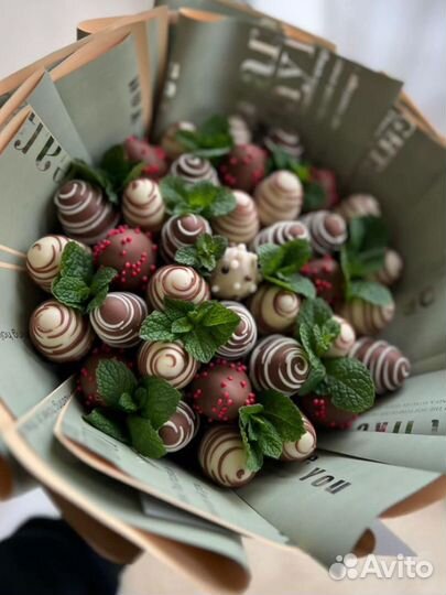 Клубника в шоколаде букеты с цветами 8 марта
