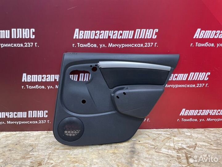 Обшивка боковой двери задняя правая Renault Duster