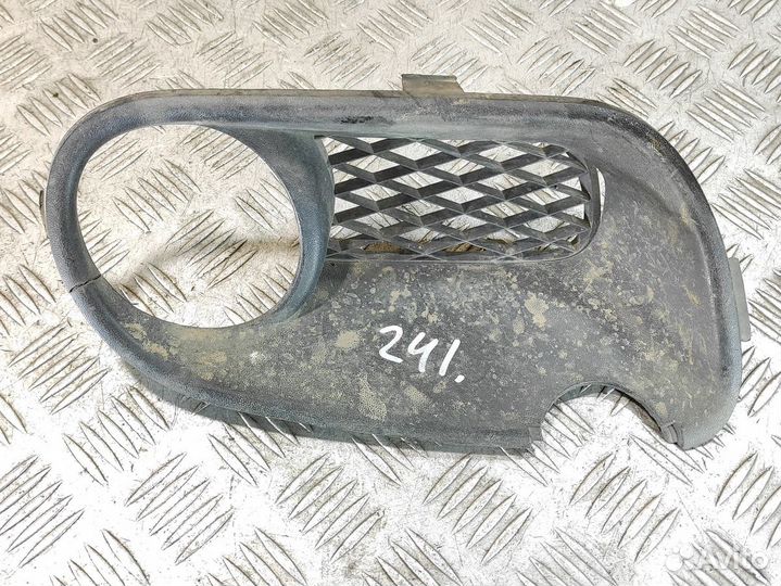 Рамка фары противотуманной Volkswagen Touareg 2002