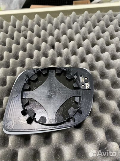 Зеркальный элемент правый с подогревом VW Golf IV