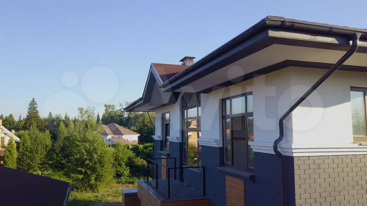 Коттедж 400 м² на участке 14 сот.