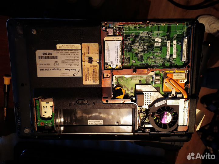 RoverBook Voyager V200 VHP В разборе