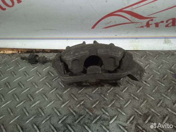 Суппорт тормозной передний правый Renault Scenic 1