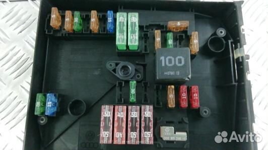 Блок предохранителей volkswagen golf 5 (7BL20M301)