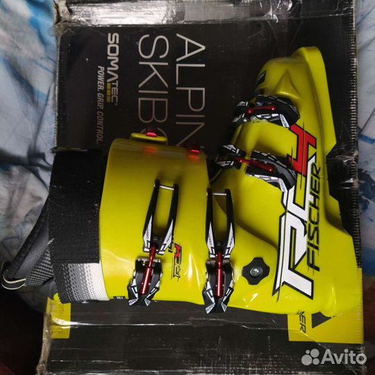 Горнолыжные ботинки Fischer soma RC4 140 26.5