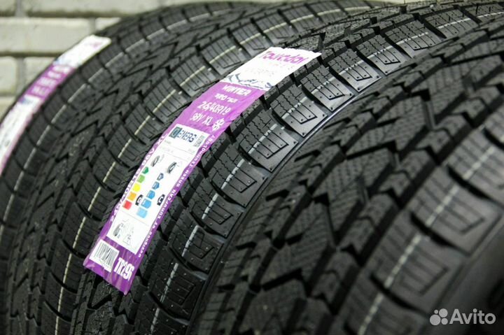Tourador Winter Pro TSU1 245/45 R19 и 270/40 R19