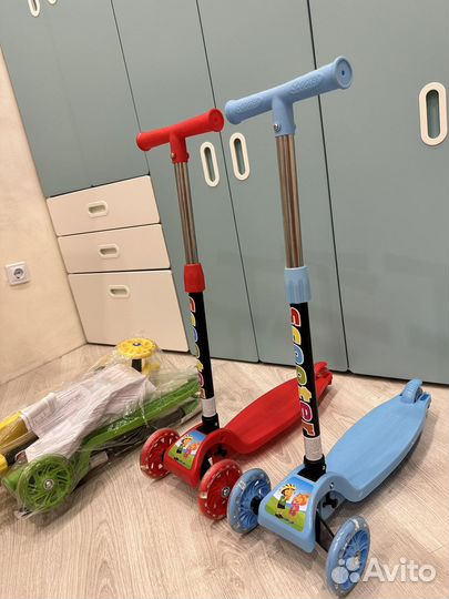 Самокат детский трехколесный новый