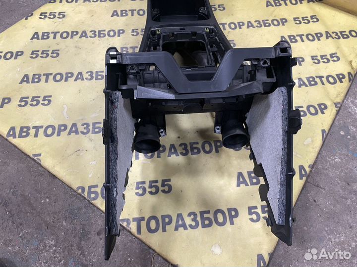 Консоль центральная VW Passat CC