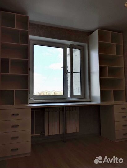 Рабочая зона у окна