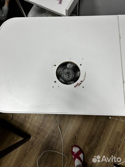 Бронь.Маникюрный стол с вытяжкой бу