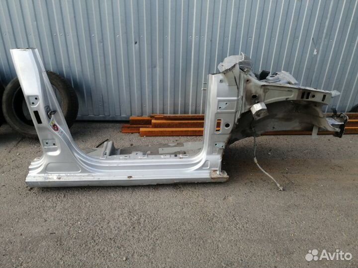 Лонжерон с порогом передний правый Volkswagen Golf