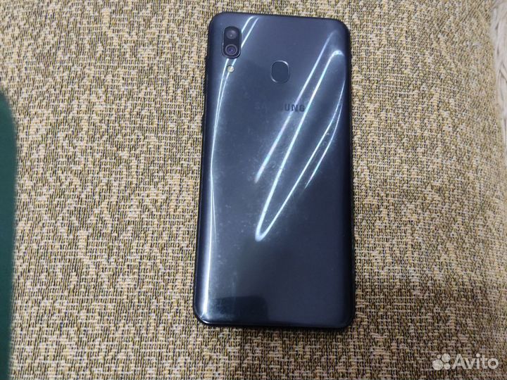 Samsung Galaxy A30, 3/32 ГБ