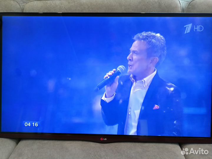 Продам телевизор LG 42LA662V