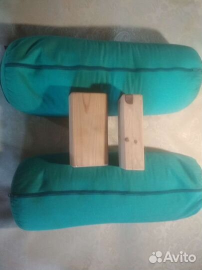 Болстер для йоги, кирпичи