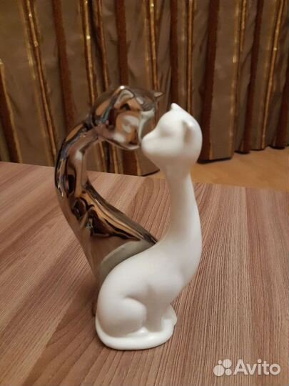 Статуэтка кошки