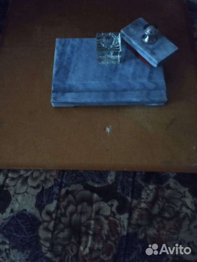 Чернильница на мраморной подставке