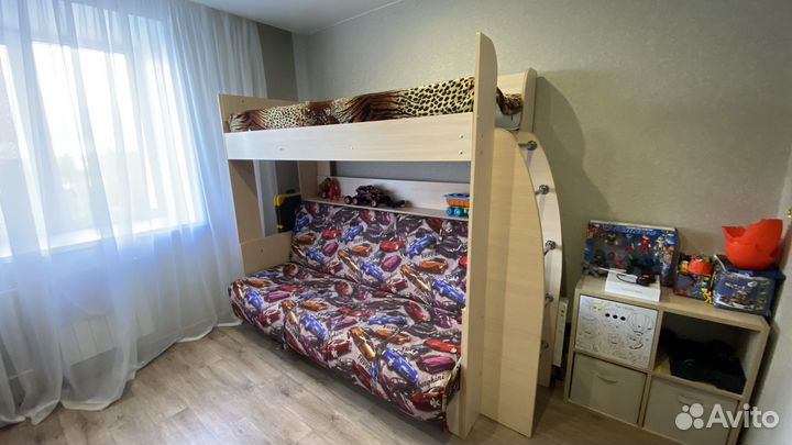 Кровать двухьярусная