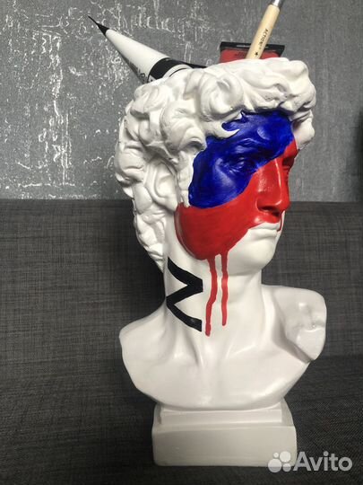 Бюст Своих не бросаем Z